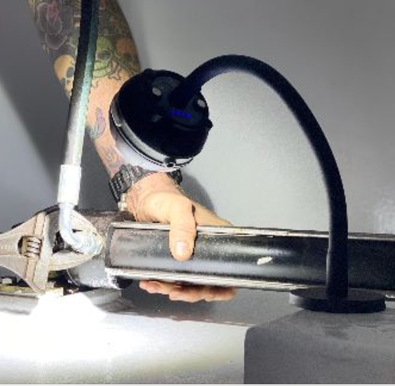 EYE-LIGHT PLUS (Fixed magnetic gooseneck + Lighter metal stand)